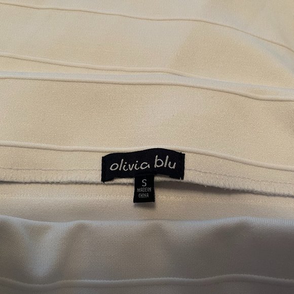 Elegant White Pencil Skirt - Picture 2 of 2